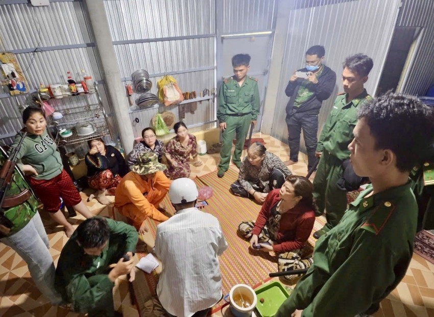 Đồn Biên phòng Tân Tiến (Cà Mau) triệt xóa tụ điểm đánh bạc và bắt thêm 2 vụ ma túy