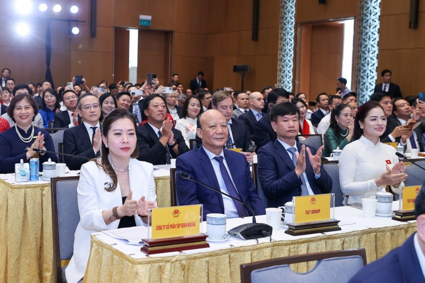 Thủ tướng: Cộng đồng doanh nghiệp luôn theo Đảng đồng hành cùng dân tộc