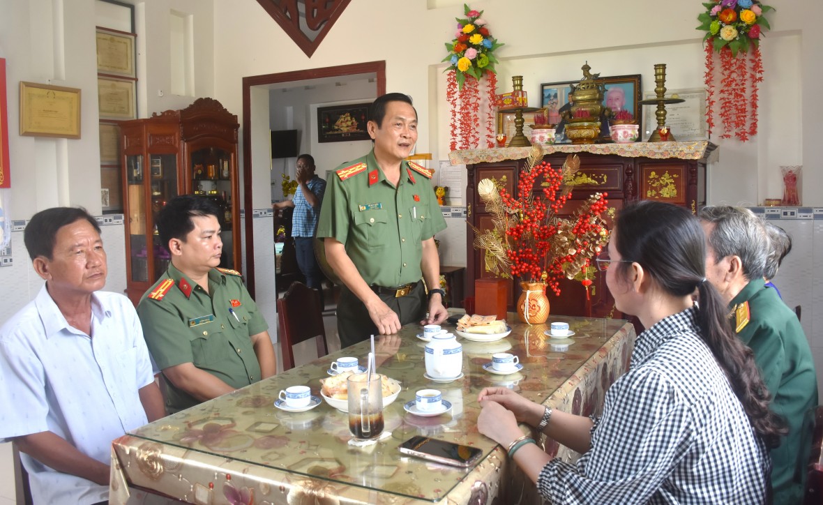 Cà Mau: Trao Huy hiệu 55 và 60 năm tuổi Đảng nhân dịp Quốc khánh 2/9 Cà Mau: Trao Huy hiệu 55 và 60 năm tuổi Đảng nhân dịp Quốc khánh 2/9