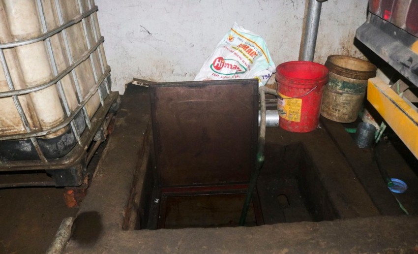 Công an Lào Cai bắt giữ xe bồn chở xăng trái phép Công an Lào Cai bắt giữ xe bồn chở xăng trái phép