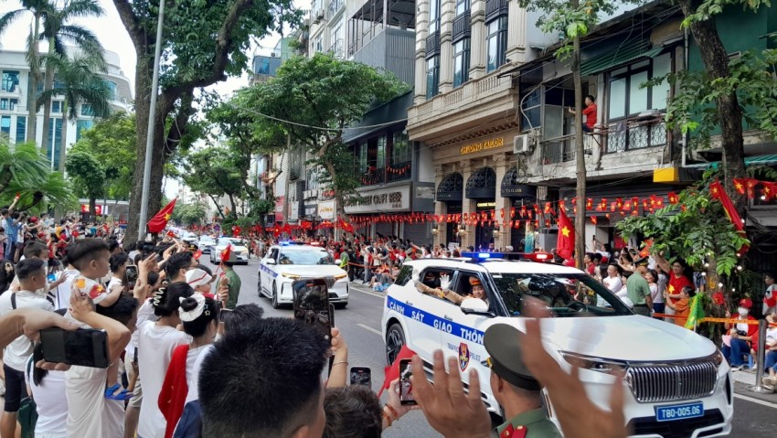 Dàn khí tài bánh lốp đi giữa lòng nhân dân trong buổi Tổng duyệt