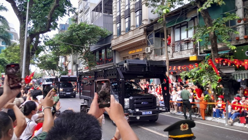 Dàn khí tài bánh lốp đi giữa lòng nhân dân trong buổi Tổng duyệt