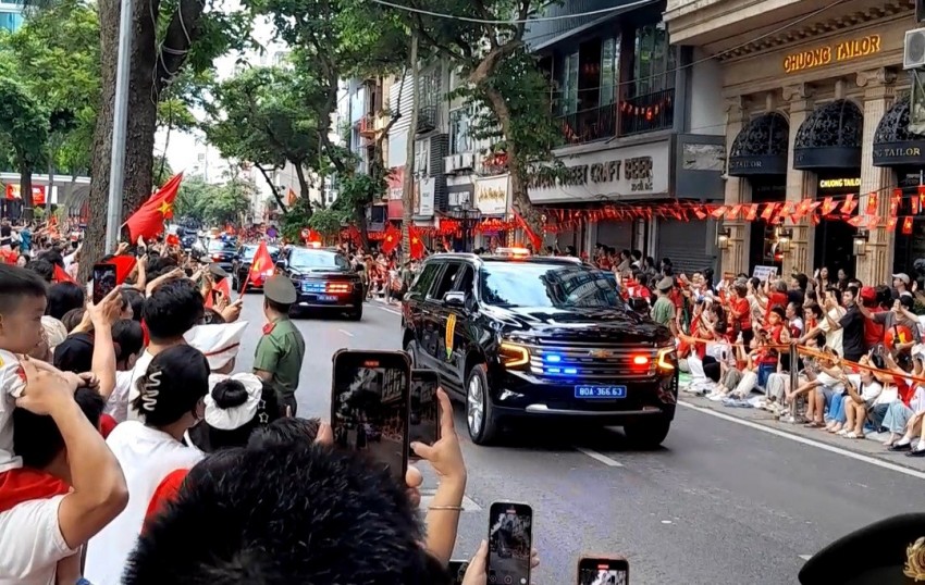 Dàn khí tài bánh lốp đi giữa lòng nhân dân trong buổi Tổng duyệt