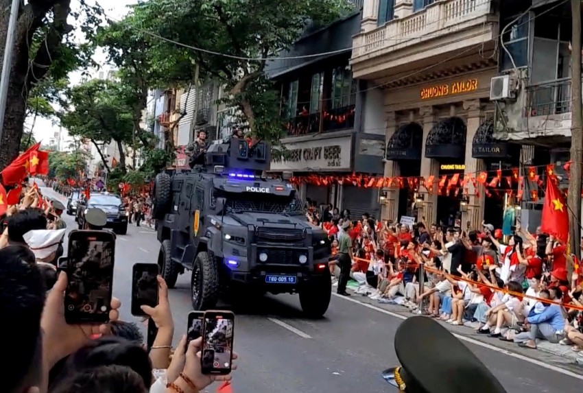 Dàn khí tài bánh lốp đi giữa lòng nhân dân trong buổi Tổng duyệt