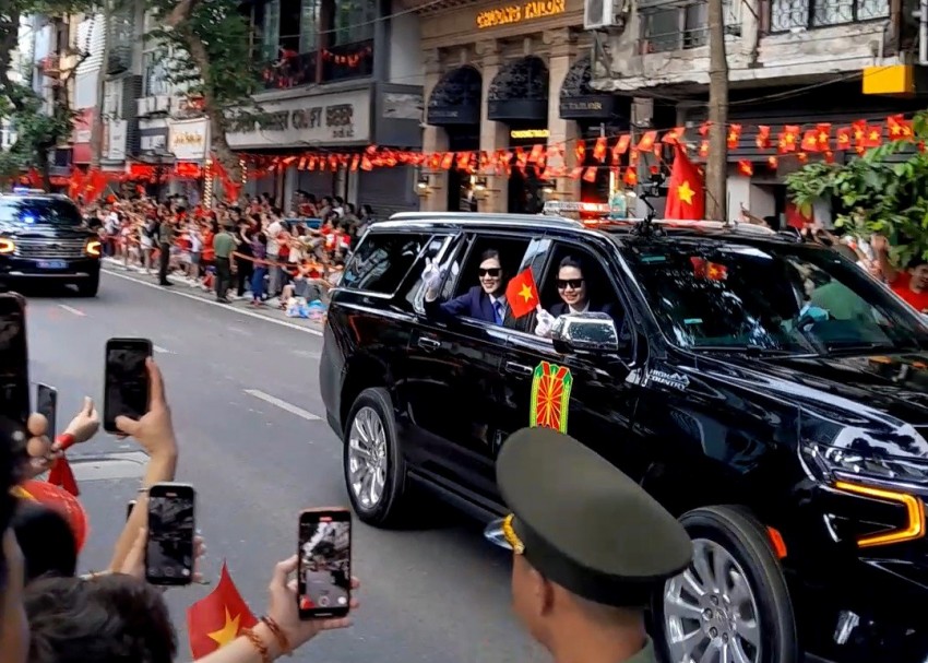 Dàn khí tài bánh lốp đi giữa lòng nhân dân trong buổi Tổng duyệt