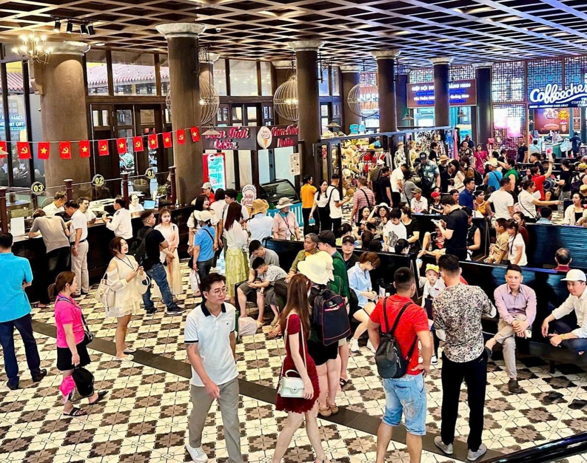 Quảng Ninh đón 76.000 lượt khách ngày 30/8, nhiều ưu đãi hút khách dịp 2/9