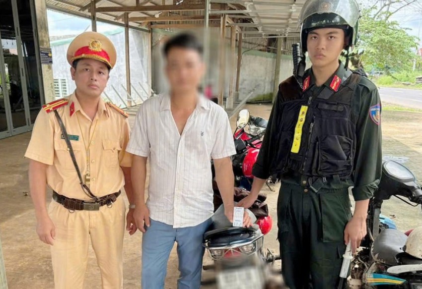 Liên tiếp phát hiện nhiều trường hợp lái xe mô tô dương tính với ma túy