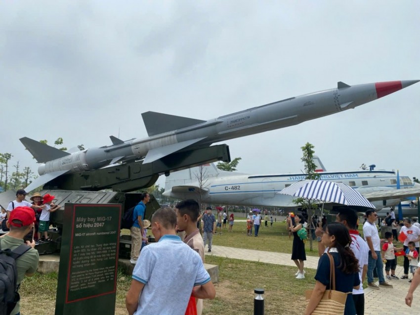 Không gian trưng bày bên ngoài.