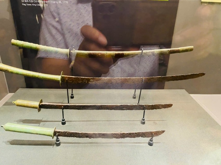 Dòng người nô nức đổ về Bảo tàng lịch sử Quân sự Việt Nam dịp Quốc khánh 2/9