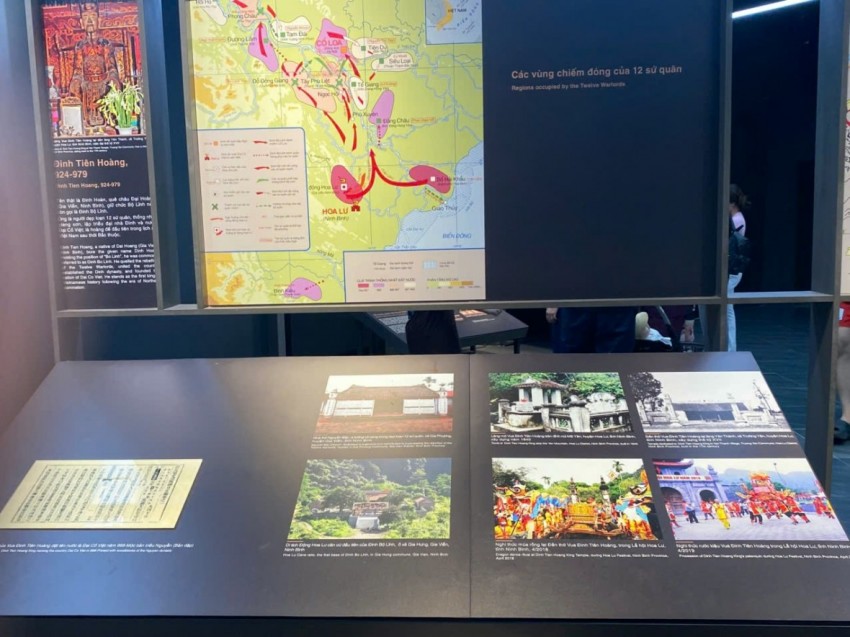 Dòng người nô nức đổ về Bảo tàng lịch sử Quân sự Việt Nam dịp Quốc khánh 2/9