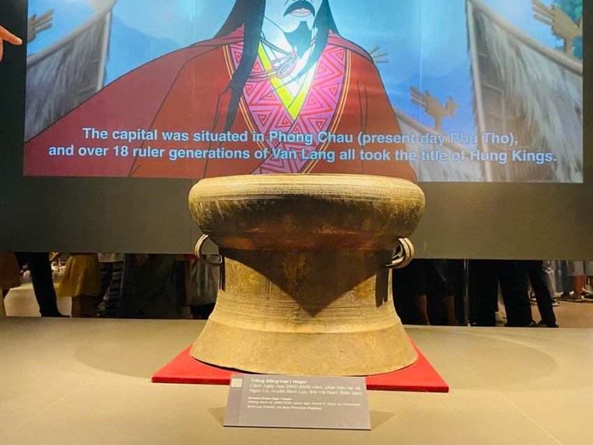 Dòng người nô nức đổ về Bảo tàng lịch sử Quân sự Việt Nam dịp Quốc khánh 2/9