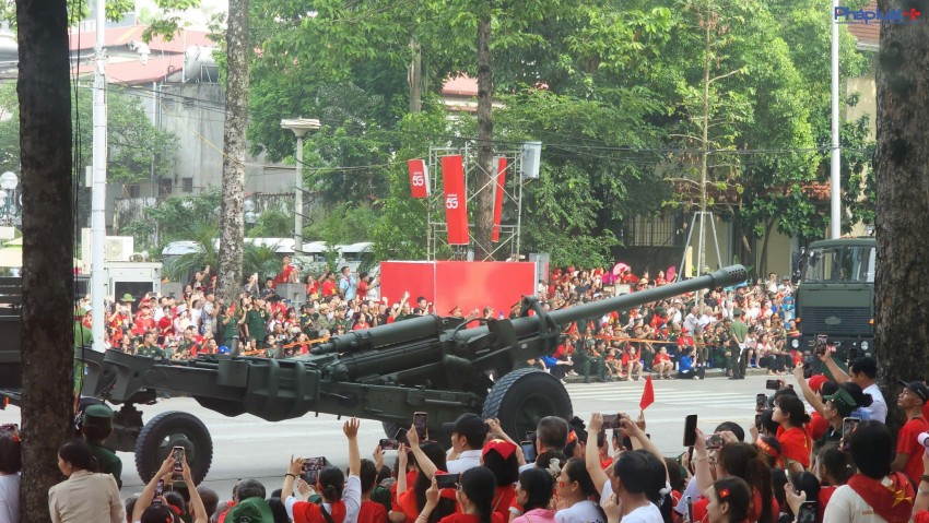 Biển người dâng trào cảm xúc tự hào trước sự kiện lịch sử trong ngày Quốc Khánh