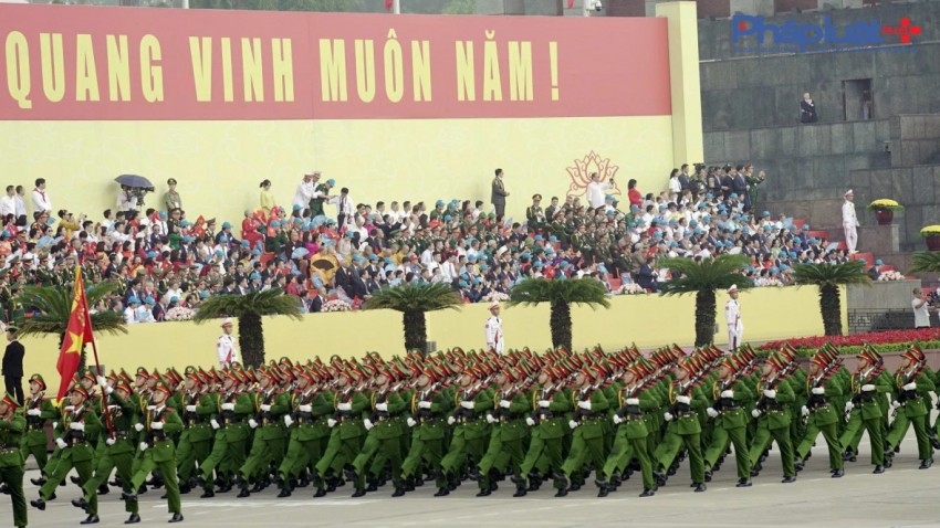 Biển người dâng trào cảm xúc tự hào trước sự kiện lịch sử trong ngày Quốc Khánh