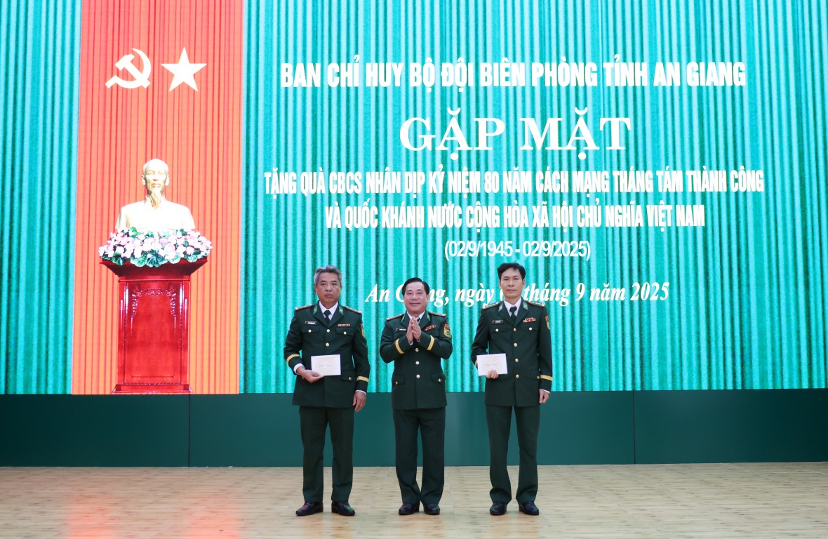 BĐBP tỉnh An Giang trao quà, động viên cán bộ, chiến sĩ dịp Quốc khánh 2/9