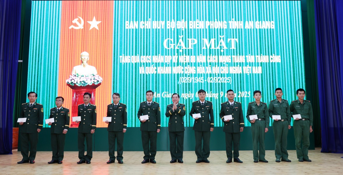 BĐBP tỉnh An Giang trao quà, động viên cán bộ, chiến sĩ dịp Quốc khánh 2/9