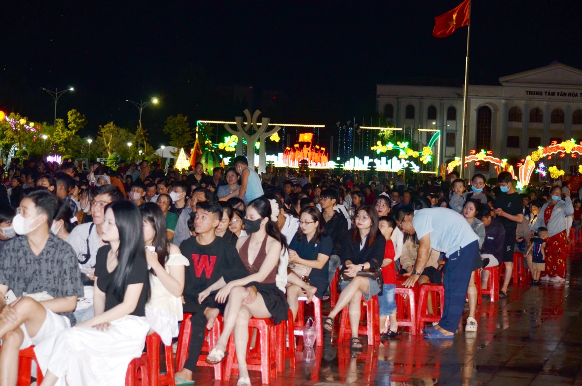 Cà Mau: Rực rỡ chương trình nghệ thuật và pháo hoa mừng 80 năm Quốc khánh