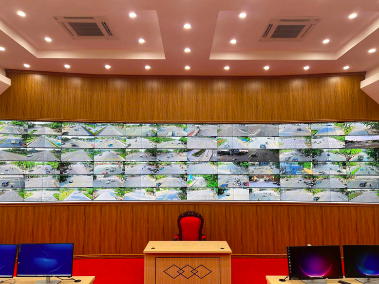 Hệ thống camera giúp công an giám sát tình hình an ninh trật tự và hỗ trợ điều phối lực lượng, xử lý nhanh chóng các tình huống đột xuất, bất ngờ (Ảnh: Công an Phú Thọ).