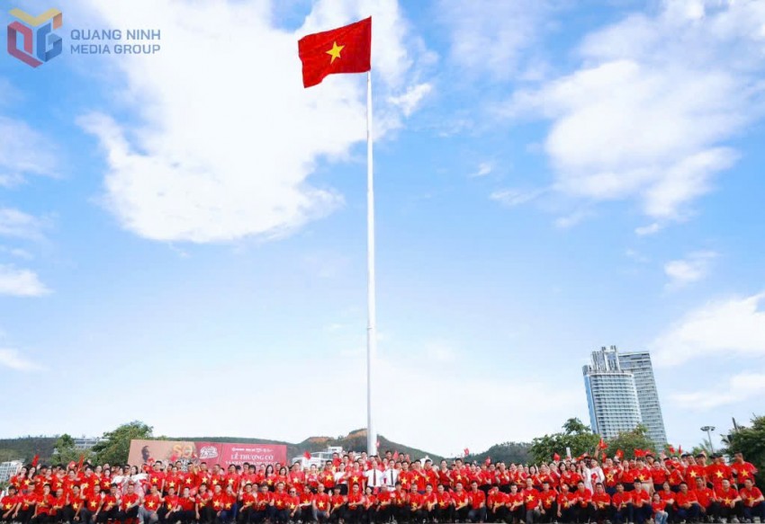 Phường Bãi Cháy phối hợp cùng Tập đoàn Sun Group long trọng tổ chức Lễ khánh thành Cột cờ tại Quảng trường Sun.