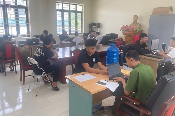 Sẽ xử lý nghiêm vụ hành xử bạo lực tại phường Vàng Danh (Quảng Ninh) Sẽ xử lý nghiêm vụ hành xử bạo lực tại phường Vàng Danh (Quảng Ninh)