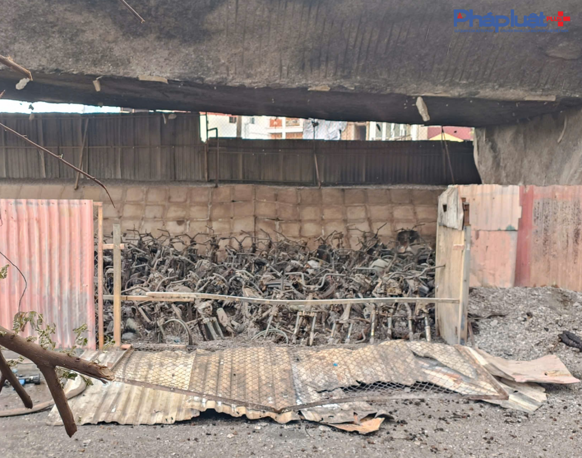 Cận cảnh những điểm trông giữ xe núp dưới chân cầu vượt tiềm ẩn nguy cơ bất an giữa lòng Hà nội