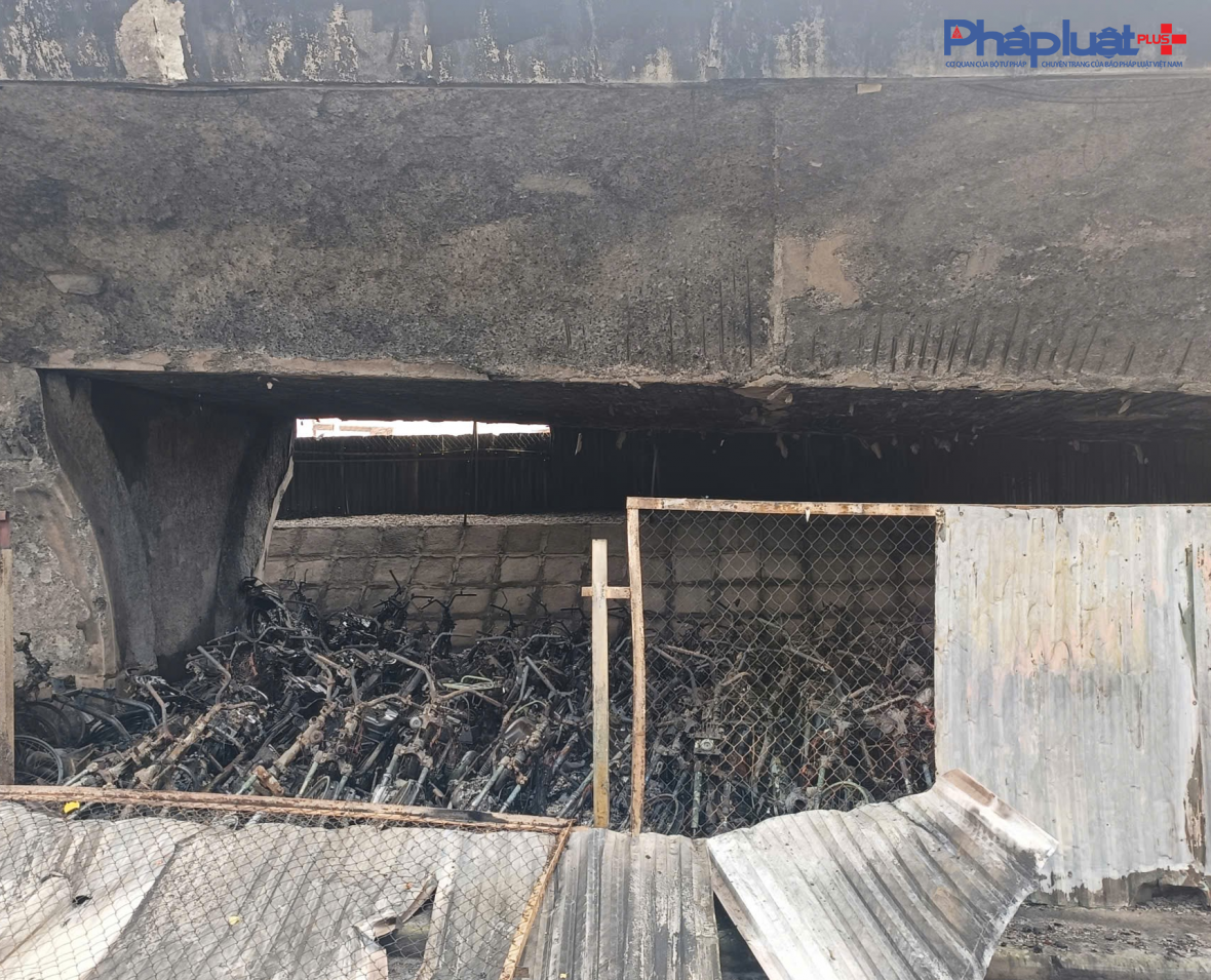 Cận cảnh những điểm trông giữ xe núp dưới chân cầu vượt tiềm ẩn nguy cơ bất an giữa lòng Hà nội