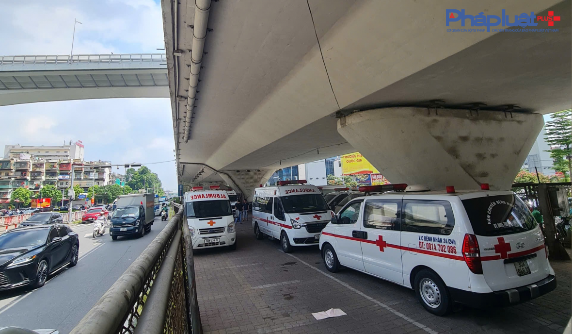 Cận cảnh những điểm trông giữ xe núp dưới chân cầu vượt tiềm ẩn nguy cơ bất an giữa lòng Hà nội