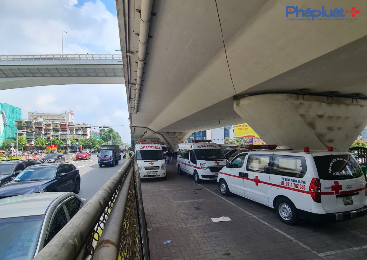 Cận cảnh những điểm trông giữ xe núp dưới chân cầu vượt tiềm ẩn nguy cơ bất an giữa lòng Hà nội