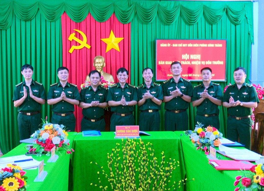 Tây Ninh: Bàn giao chức trách, nhiệm vụ Đồn trưởng Đồn Biên phòng Tây Ninh: Bàn giao chức trách, nhiệm vụ Đồn trưởng Đồn Biên phòng