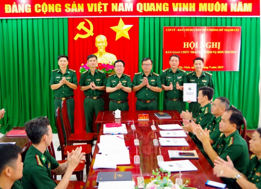 Tây Ninh: Bàn giao chức trách, nhiệm vụ Đồn trưởng Đồn Biên phòng Tây Ninh: Bàn giao chức trách, nhiệm vụ Đồn trưởng Đồn Biên phòng