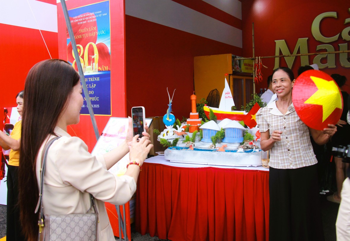 Quảng bá hình ảnh của Cà Mau tại Triển lãm 80 năm Quốc khánh Quảng bá hình ảnh của Cà Mau tại Triển lãm 80 năm Quốc khánh