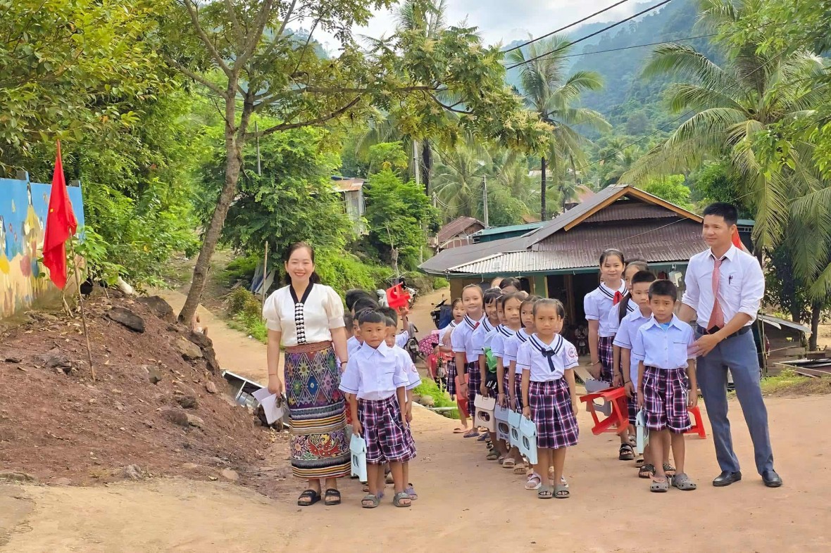 Hơn 300 học sinh xã Mỹ Lý (tỉnh Nghệ An) - nơi ảnh hưởng lớn của đợt lũ tháng 8/2025 tham dự lễ khai giảng năm học mới.