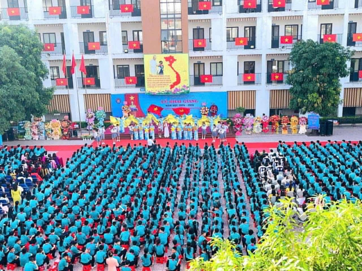 Hơn 945.000 học sinh Nghệ An hân hoan chào đón năm học mới.