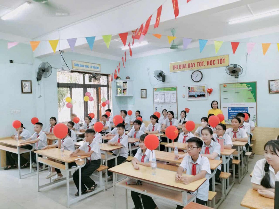 Cô và trò trường THCS Cửa Nam, phường Thành Vinh (tỉnh Nghệ An) sẵn sàng cho năm học mới 2025-2026.