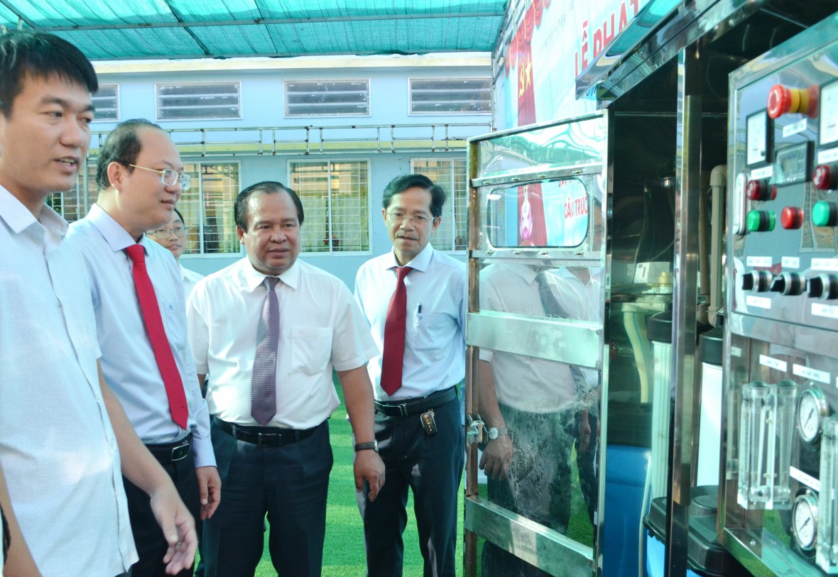 Tưng bừng Lễ Khai giảng năm học mới, phát động Đề án dạy học 2 buổi/ngày nơi địa đầu cực Nam Tổ quốc