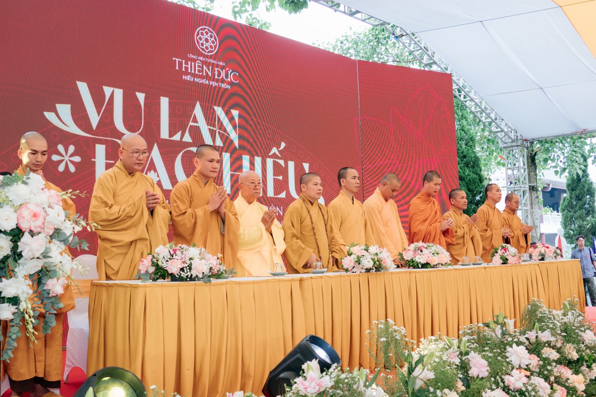 Đại lễ Vu Lan tại Công viên tưởng niệm Thiên Đức: Vu Lan hửng nắng soi lòng hiếu!