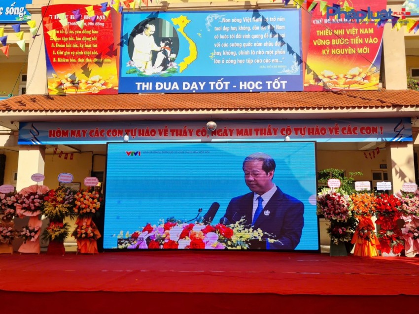 Cô, Thầy cùng gần 1 nghìn học trò trường Tiểu Học Nam Từ Liêm tưng bừng trong Lễ Khai giảng đặc biệt