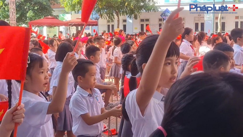 Cô, Thầy cùng gần 1 nghìn học trò trường Tiểu Học Nam Từ Liêm tưng bừng trong Lễ Khai giảng đặc biệt