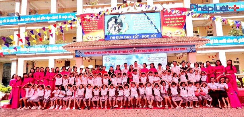 Cô, Thầy cùng gần 1 nghìn học trò trường Tiểu Học Nam Từ Liêm tưng bừng trong Lễ Khai giảng đặc biệt