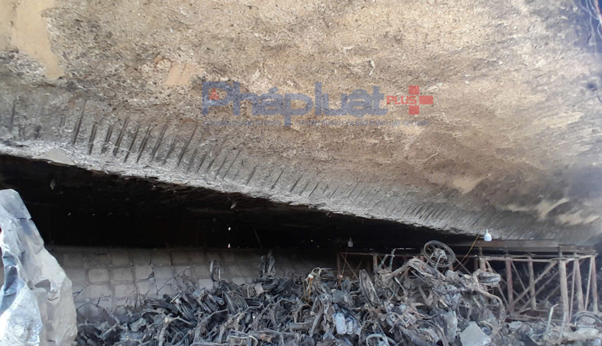 Bãi xe dưới gầm cầu Chương Dương trống trơn sau lệnh dừng hoạt động