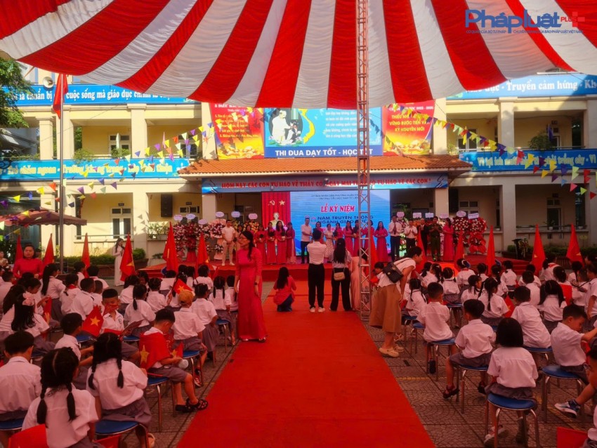 Cô, Thầy cùng gần 1 nghìn học trò trường Tiểu Học Nam Từ Liêm tưng bừng trong Lễ Khai giảng đặc biệt