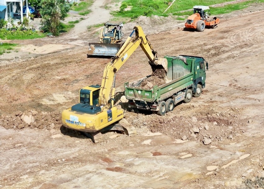 Phân luồng giao thông đường Võ Nguyên Giáp để lắp nhịp cầu vượt cao tốc Biên Hòa - Vũng Tàu