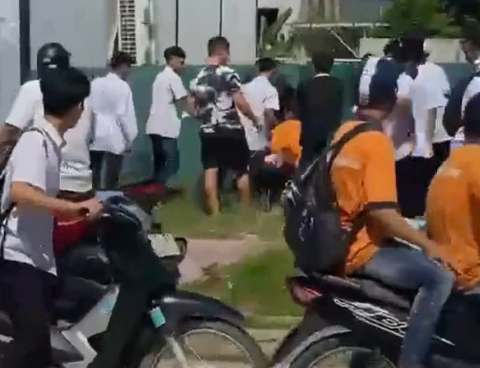 Một học sinh bị đánh hội đồng sau lễ khai giảng tại trường Việt - Hàn Quảng Ninh