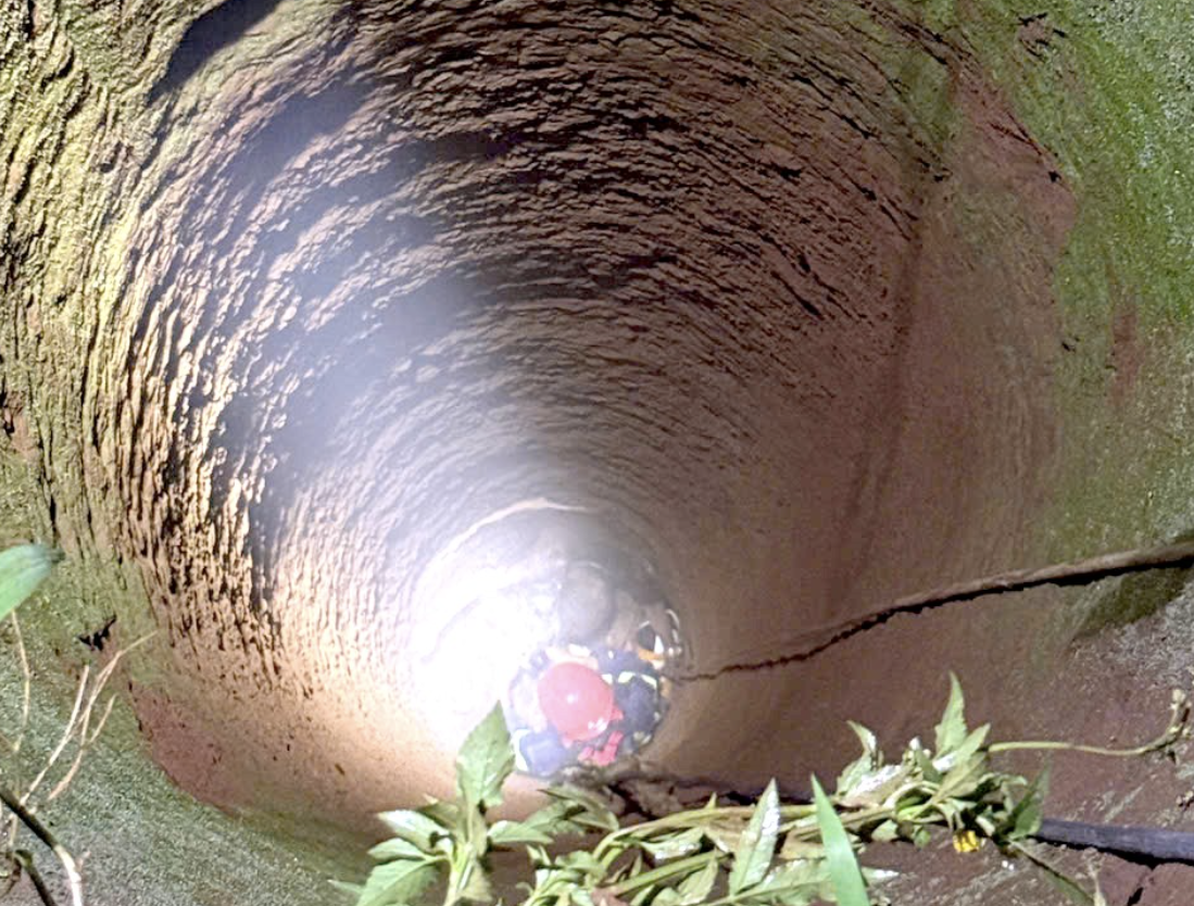 Công an Đồng Nai cứu người dân gặp nạn rơi dưới giếng sâu 20m