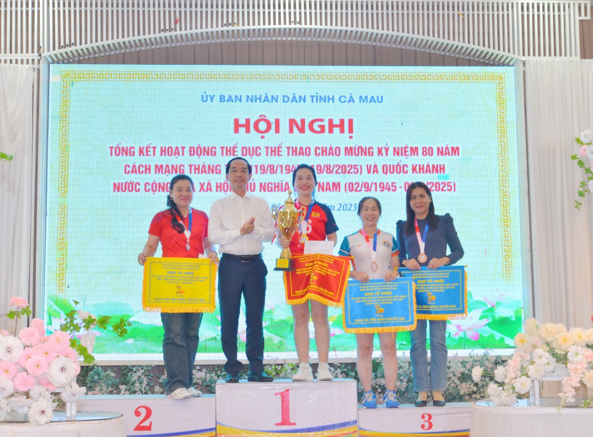 Tỉnh Cà Mau tổng kết, trao thưởng hoạt động thể dục, thể thao chào mừng dịp Đại lễ