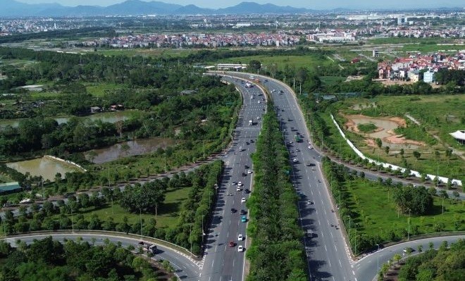 Cục Cảnh sát giao thông đề xuất tiếp tục phân làn đường, cấm xe tải ở làn sát giải phân cách tại Hà Nội.