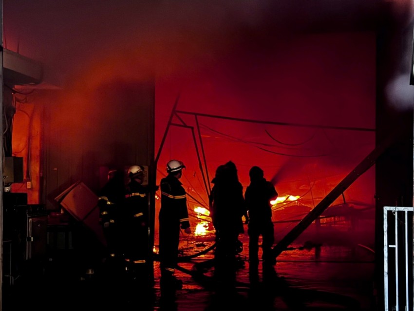 Cháy nhà xưởng gần 700m2 ở phường Việt Hưng.