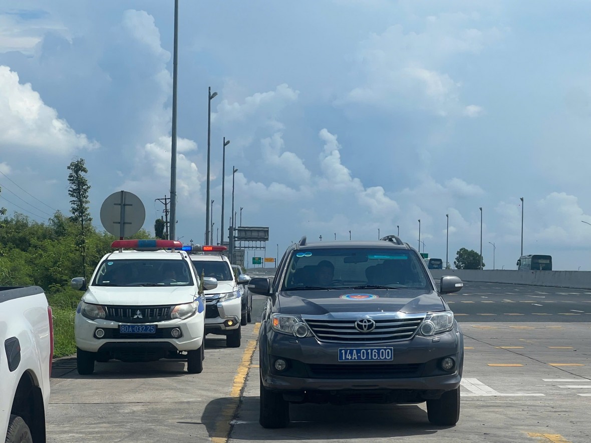 Đẩy mạnh công tác tuần tra trên các tuyến đường cao tốc để ngăn chặn hàng giả, hàng lậu