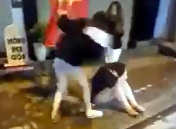 Hình ảnh cắt từ Clip. Hình ảnh cắt từ Clip.