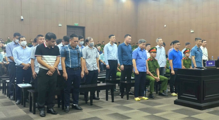 Các bị cáo trong phiên toà.