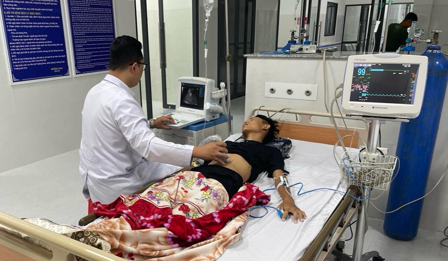 cử thêm bác sĩ giỏi ra Côn đảo để điều trị cho người bệnh bị chấn thương bụng kín nặng